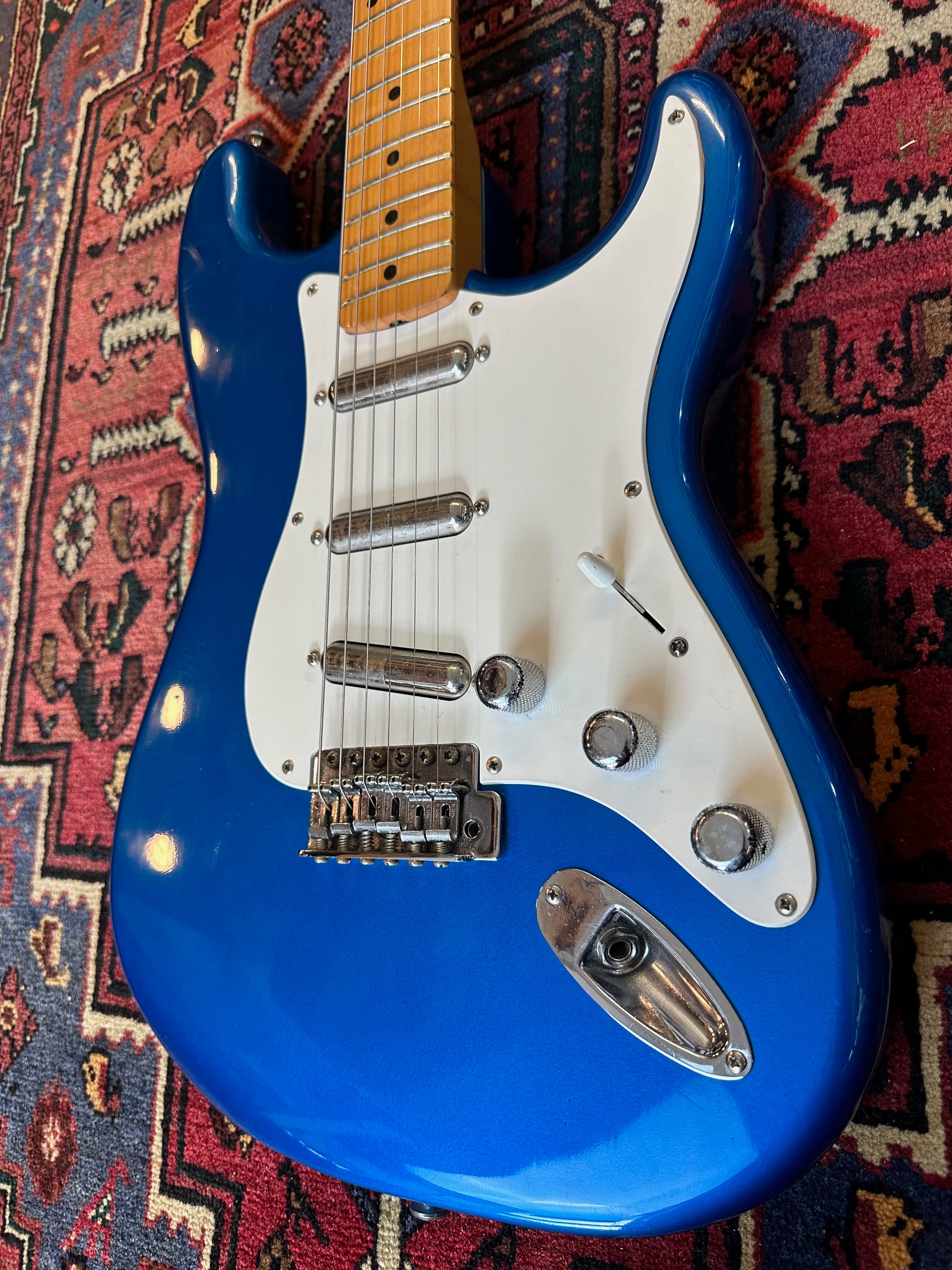 『希少・美品』SQUIER by FENDER STRATOCASTER Amazon | Fender Squier Debut Series Stratocaster Electric