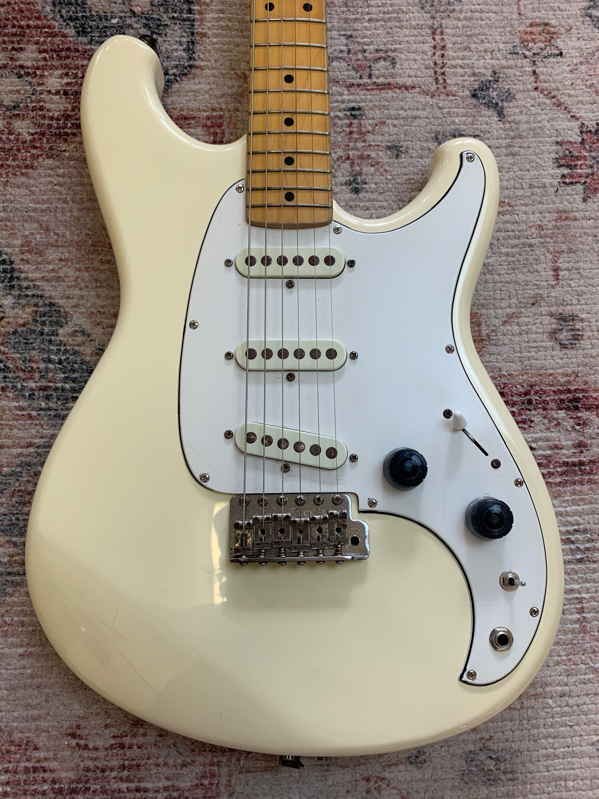 86年 日本製　アイバニーズ　ROAD STAR Ⅱ Ibanez Roadstar II Made in Japan | Guitar of the Day - YouTube