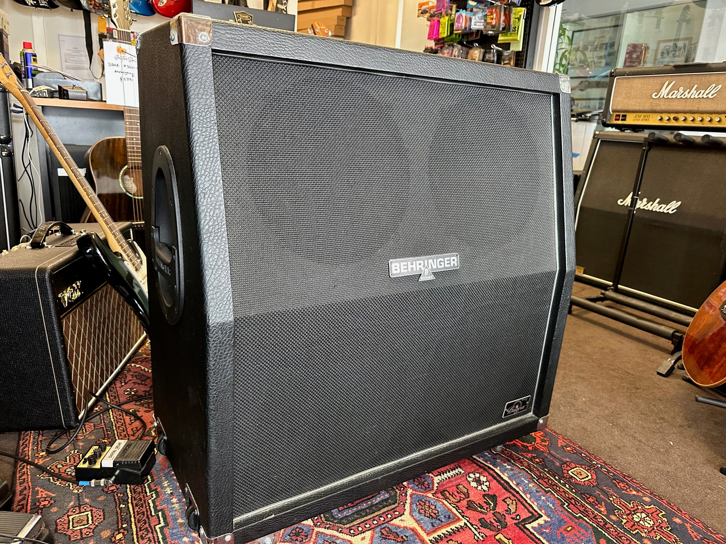 クラウン様限定！BEHRINGER ギターキャビネット ULTRASTACK Behringer Ultrastack BG412V 4x12 Cabinet. | GuitarSmith Australia